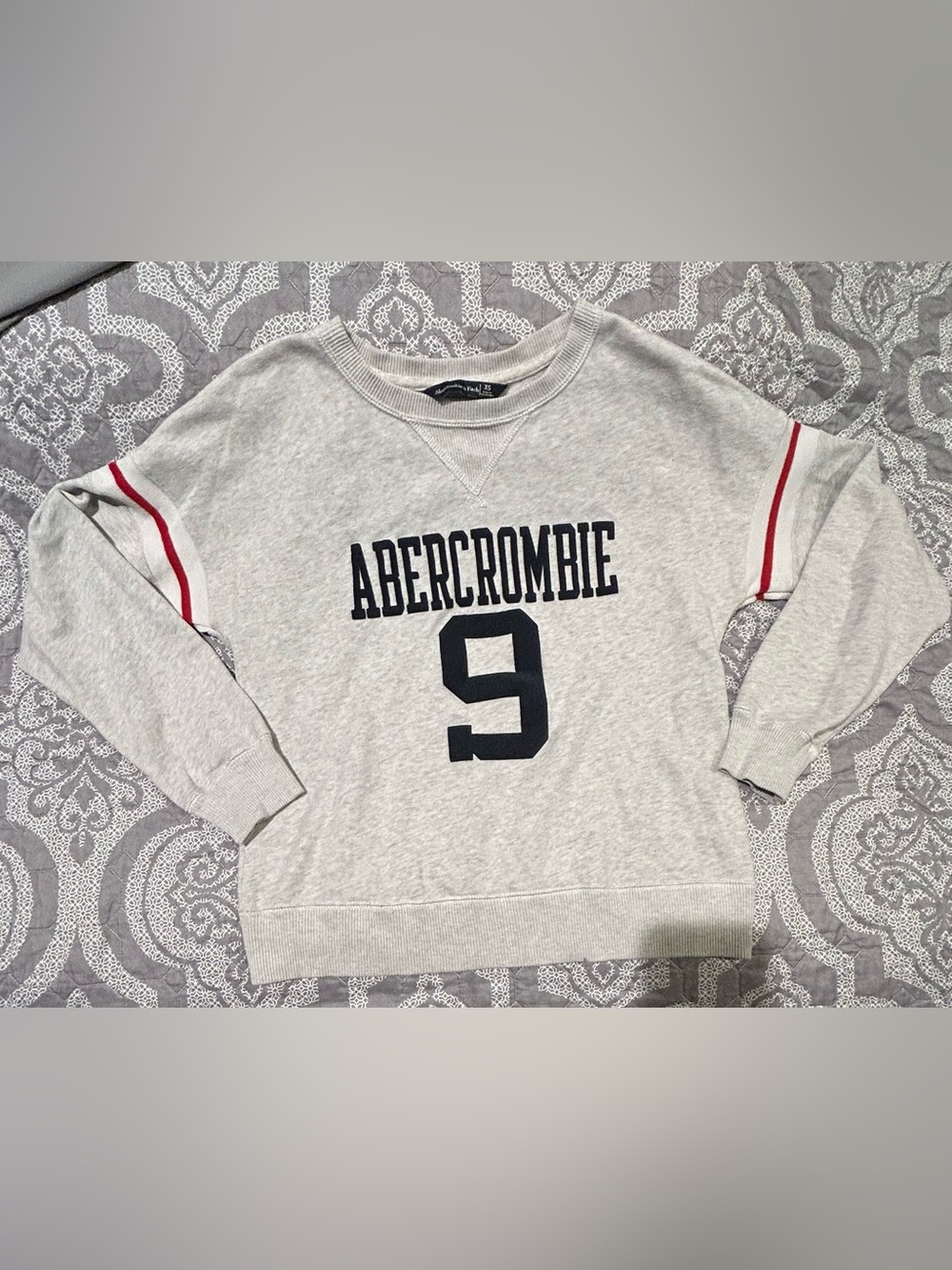 Abercrombie & Fitch Heather Gray Logo Sweatshirt - 9 Graphic